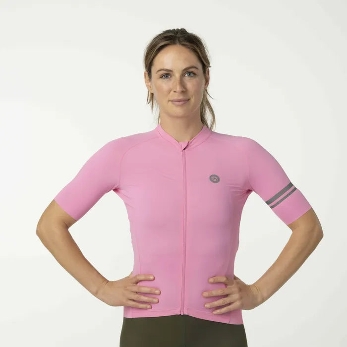Tricota AGU Trend Solid Rosa Kawaii mujer detalle cuello y cremallera