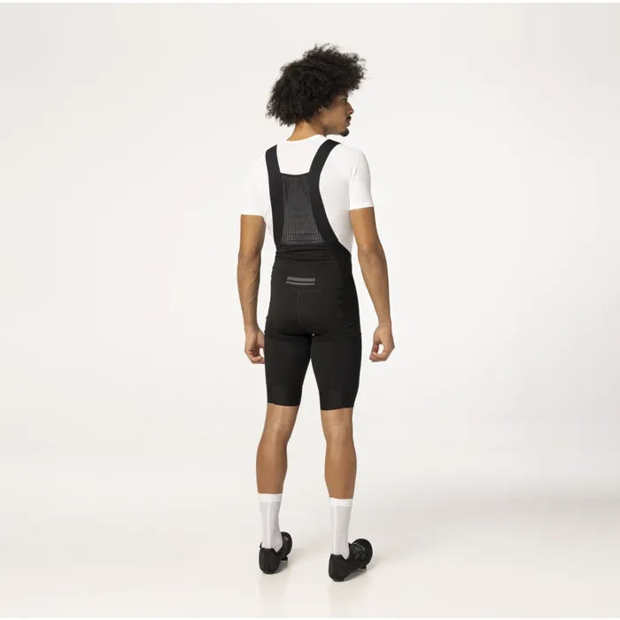 Culotte Gravel AGU Bibshort Venture negro en ciclista sobre bicicleta gravel