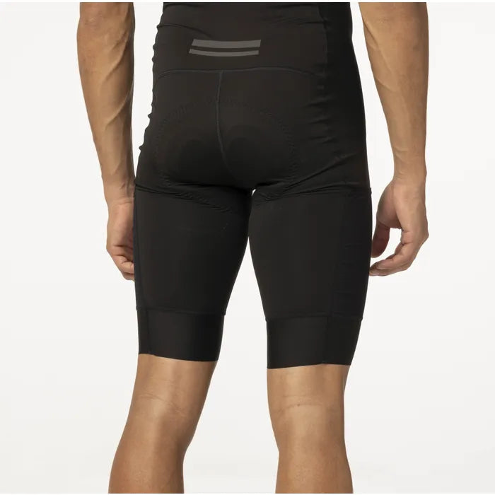 Culotte Gravel AGU Bibshort Venture negro en ciclista, detalle de tirantes