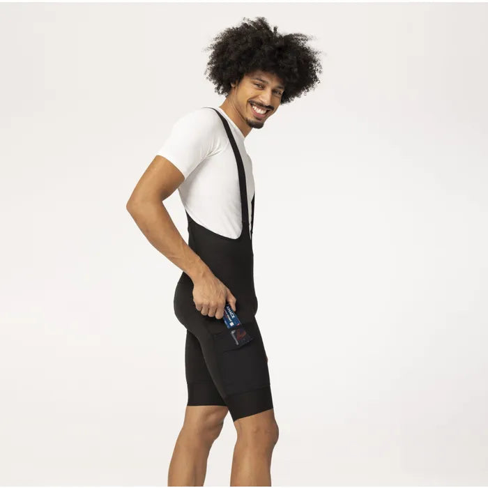 Culotte Gravel AGU Bibshort Venture negro en ciclista, vista trasera