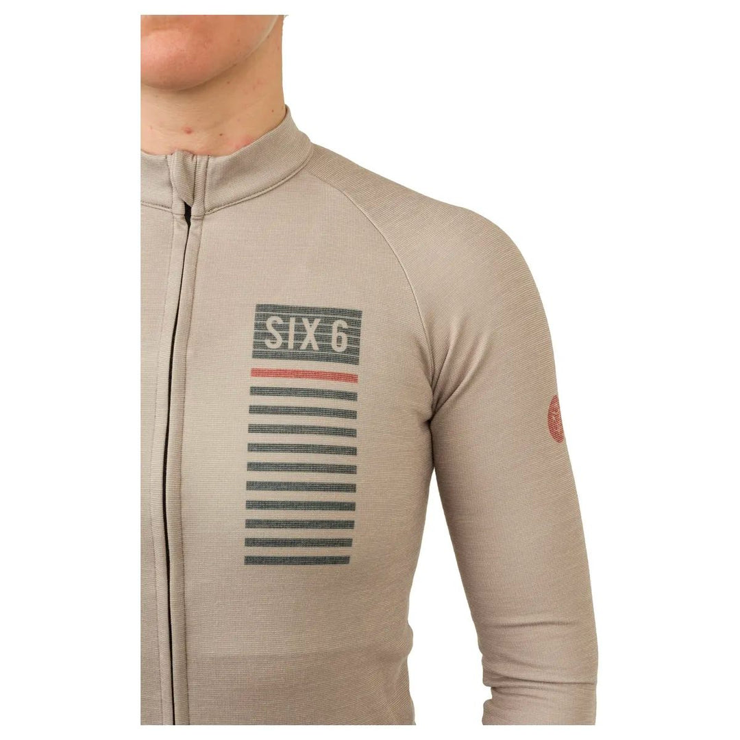 Tricota AGU Six6 Merino Bond mujer en uso ciclismo invierno